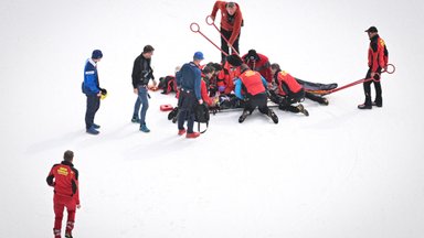 Karmilt kukkunud Soome suusahüppaja lõpetas võistluse haiglas