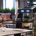 ФОТО | Будущее уже рядом: в ресторане на границе с Таллинном работает робот, говорящий по-эстонски