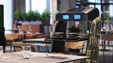ФОТО | Будущее уже рядом: в ресторане на границе с Таллинном работает робот, говорящий по-эстонски