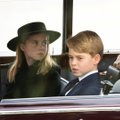 ARMAS VIDEO | Printsess Charlotte tuletas kuninganna matuse ajal sõbralikult suurele vennale  kombeid meelde: sa pead kummardama