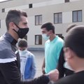 SÜDAMLIK VIDEO | Armeenia vutikoondis kohtus Jerevanis Mägi-Karabahhist põgenenud lastega