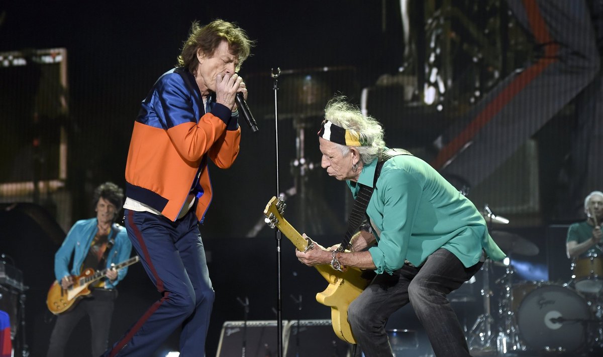 Veerevale kivile sammal ei kasva ehk Rolling Stones mullu oktoobris tuuril “In The Desert”. Esiplaanil Mick Jagger ja Keith Richards (mõlemad 73), taga vasakul Ronnie Wood (69) ja paremal Charlie Watts (75).
