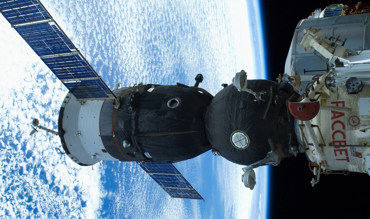 Kosmoselaev Sojuz rahvusvahelise kosmosejaama küljes