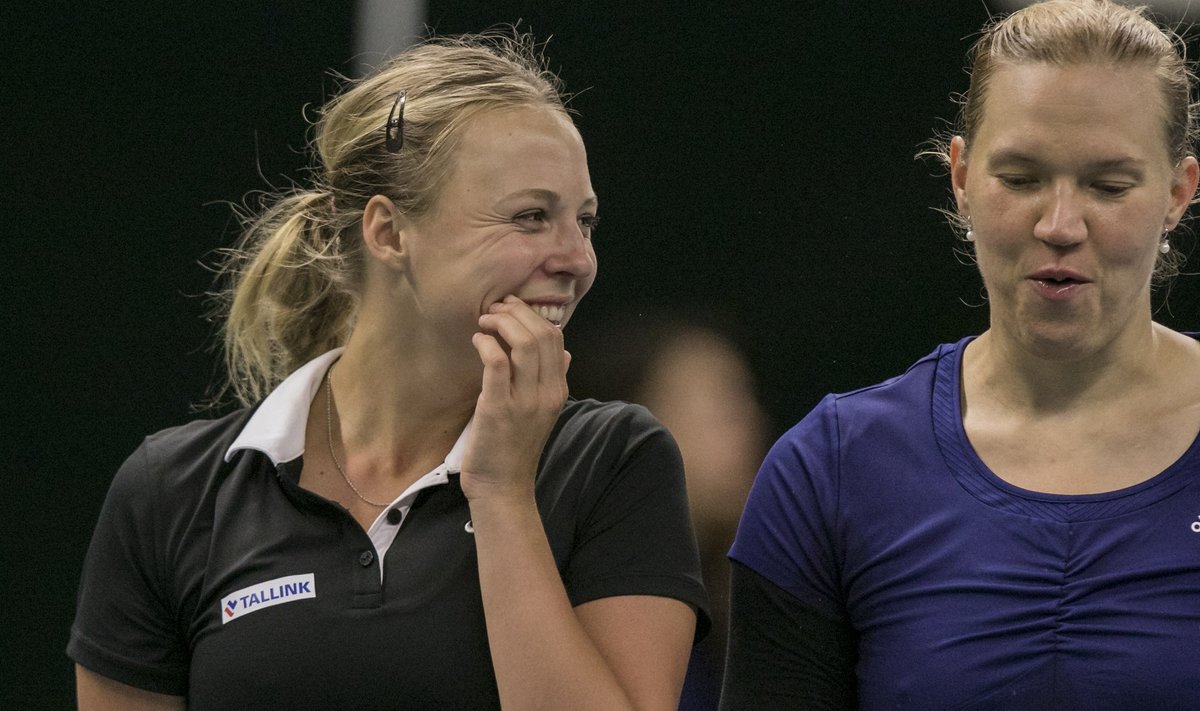 Anett Kontaveit ja Kaia Kanepi Fed Cupi paarismängus 2015. aastal.