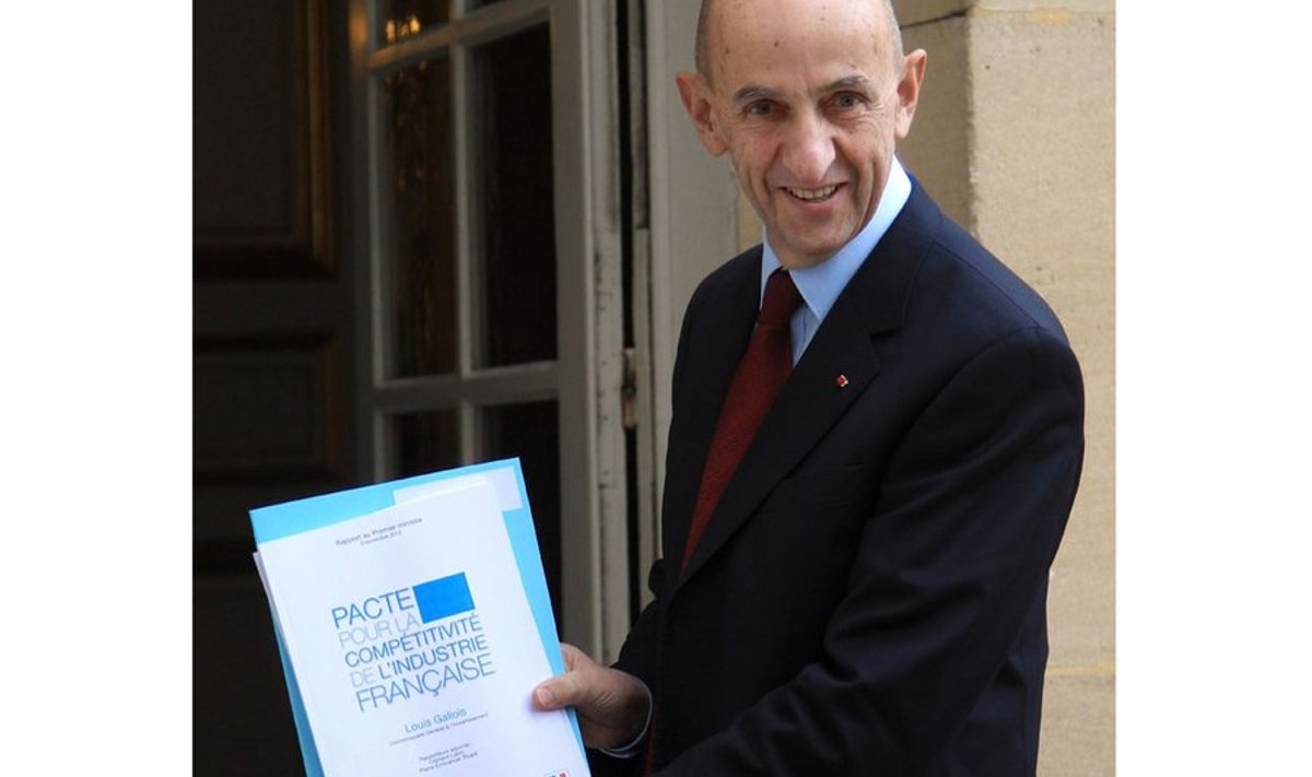 Louis Gallois näitas Prantsusmaa konkurentsivõimet  hindavat ja parandada püüdvat raportit.