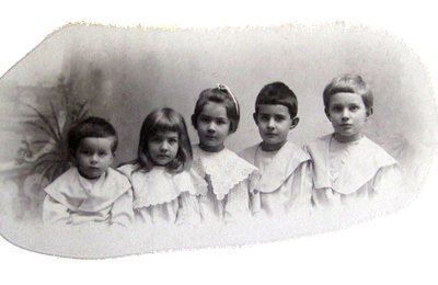 VAN DER BELLENID: Kuberner Aleksandr Van der Belleni lapsed: (vasakult) Konstantin, Irina, Natalia, Aleksandr ja Georgi. Foto 20. sajandi algusest.