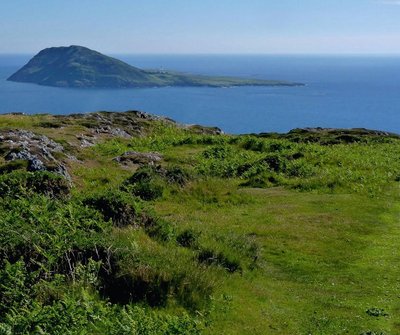 Legendi järgi on Bardsey saarele maetud 20 000 kelti pühakut.