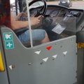 ФОТО читателя Delfi: Еще один водитель автобуса с телефоном за рулем