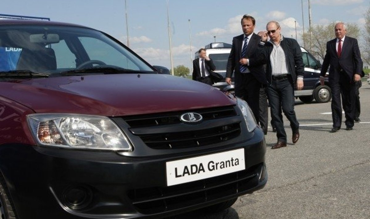 Putin tutvub Vene rahvaautolootuse Lada Grantaga. Foto: Vladimir Rodionov, RIA Novosti