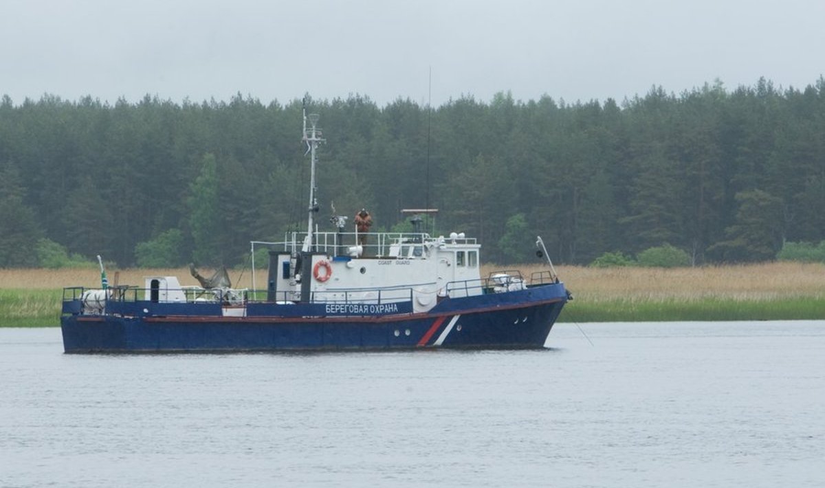 Vene piirivalve laev Narva jõel riikidevahelise kontrolljoone lähistel