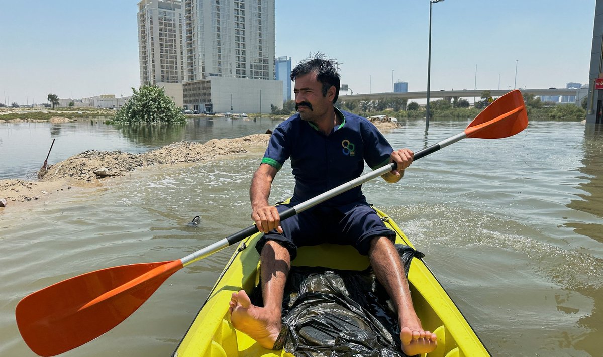 Paduvihm ujutas 18. aprillil üle kõrbelinna Dubai. Päästeoperatsioonideks läks vaja veesõidukeid.