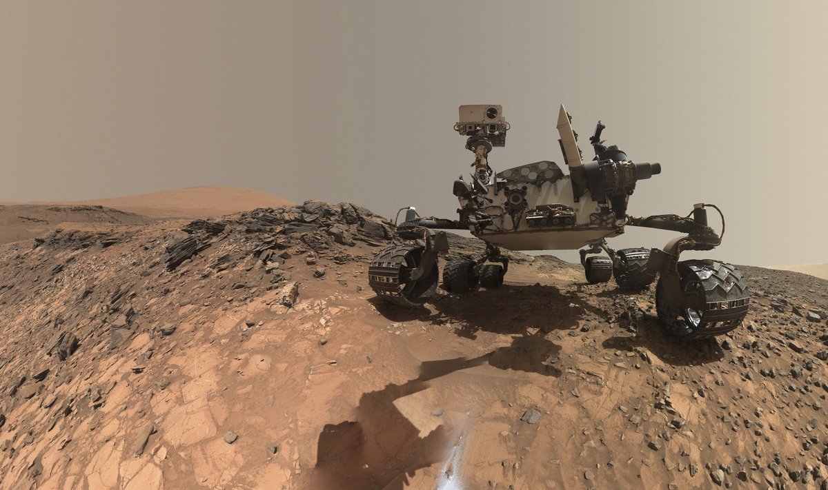 Curiosity kaameraid liigutades ja piksleid monteerides sai kulgurist ka selfi tehtud.