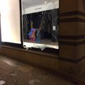 Pärnu maanteel asuva galerii aken löödi katki