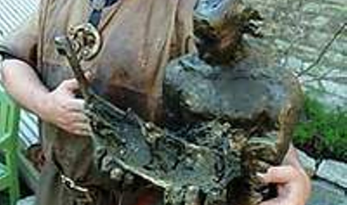 TEEL SUREMATUSELE: Skulptor Tauno Kangro ja tema Kalevipoeg. Peeter Langovits/Postimees