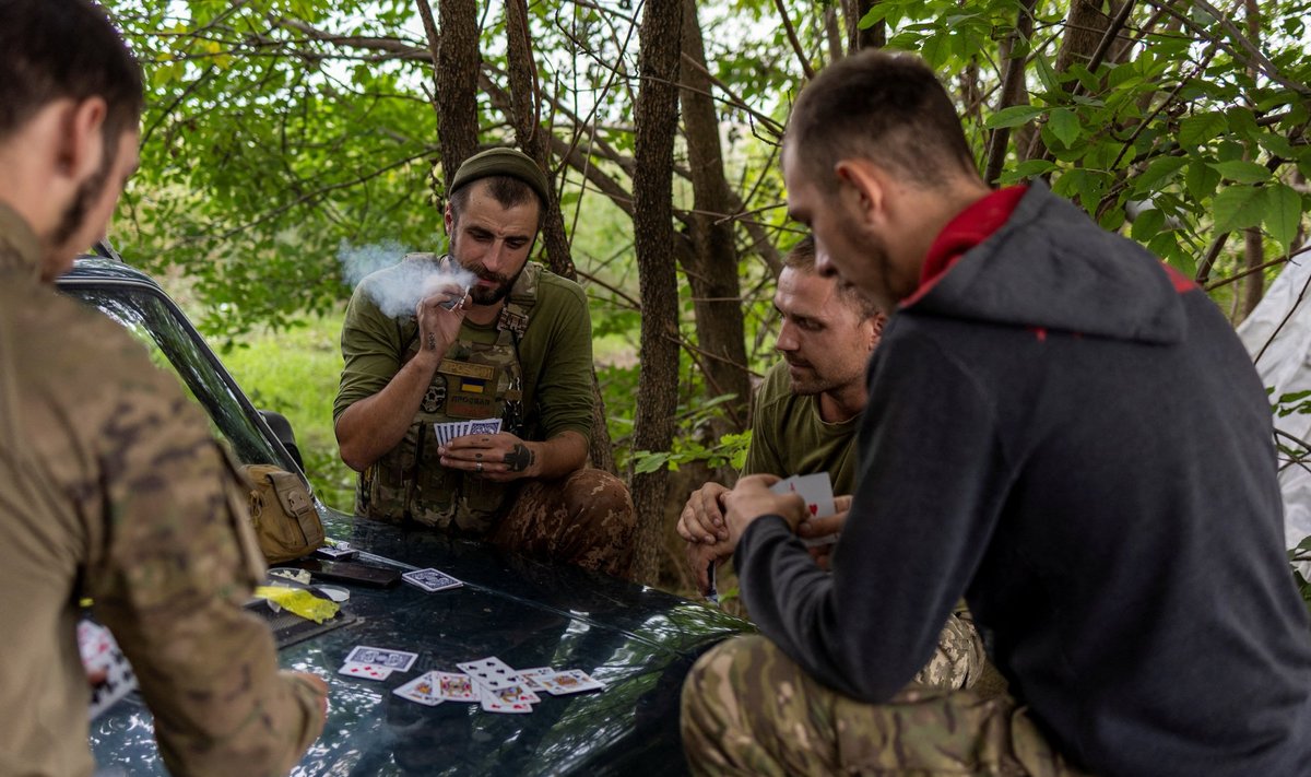Kuni Ukraina sõdurite meelelahutus piirdub raha panustamata turaka mängimisega, pole probleemi.