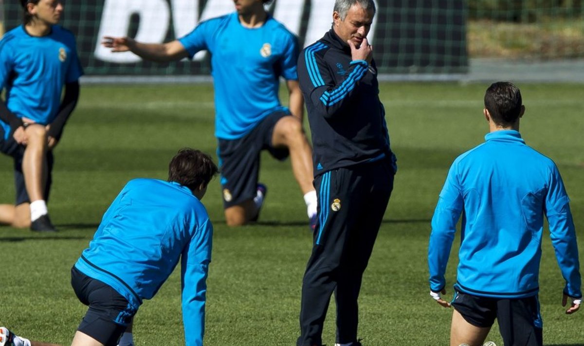 Jose Mourinho ja Cristiano Ronaldo tänasel treeningul muljeid vahetamas.