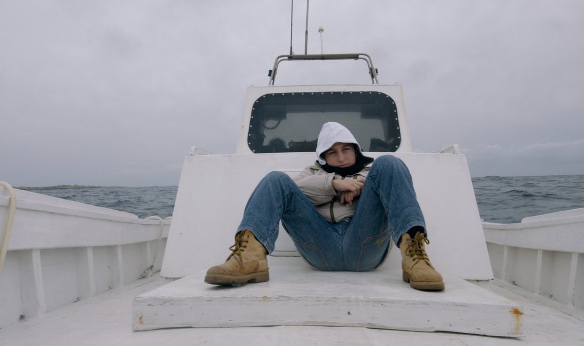 Dokumentaalfilm „Tuli merel” võrdleb Itaalia randlaste ja paadiga saabuvate emigrantide elu.
