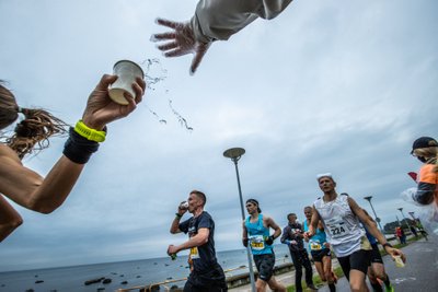 Joogipunkt Tallinna maratonil.