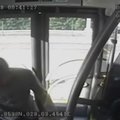 VIDEO: Liikuva bussi juhti rünnanud reisija põhjustas Istanbulis liiklusõnnetuse