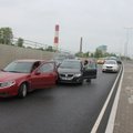 FOTOD: Tallinnas Ülemiste tunneli ees juhtus kuue auto avarii, liiklus oli tugevalt häiritud