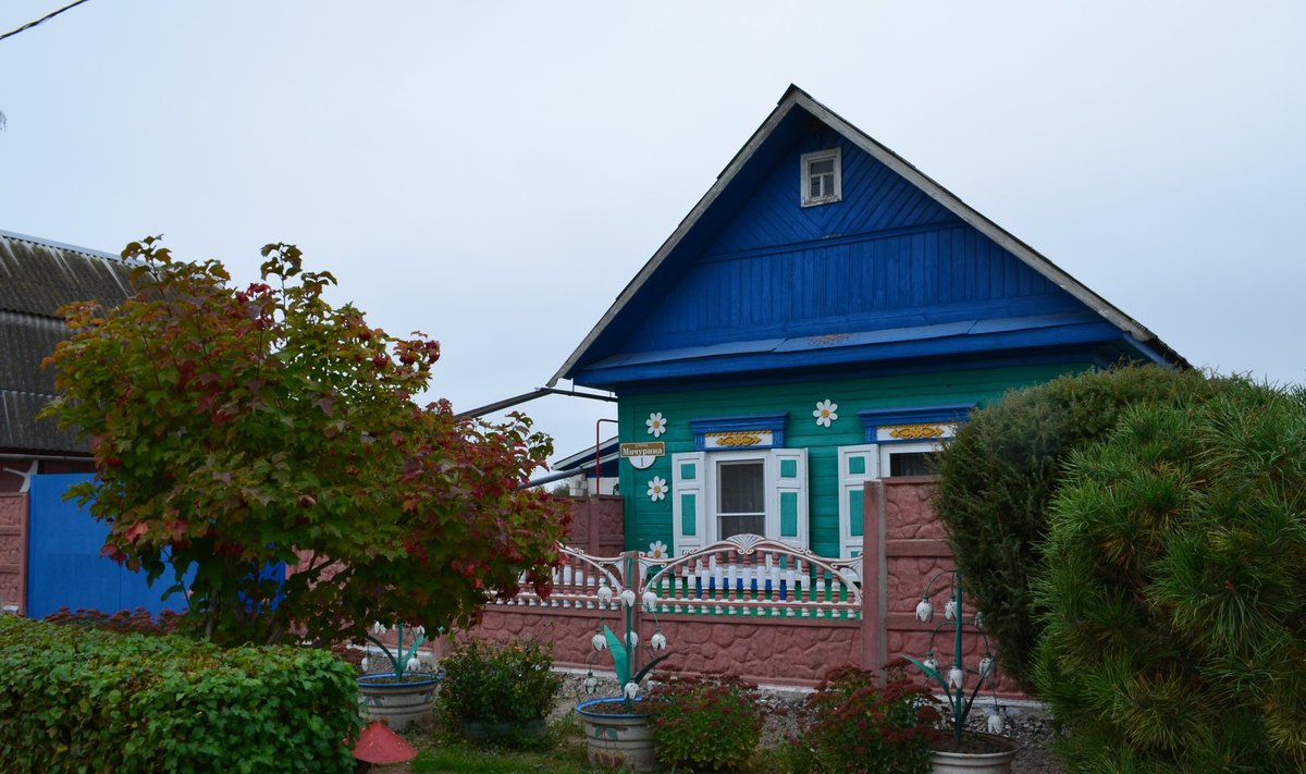 Valgevene külades näevad eramajad välja kui muinasjuturaamatus – värvilised ja rõõmsad! 