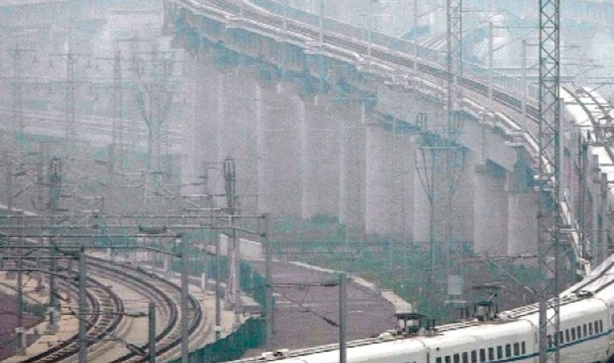 Kuni 300 kilomeetrit tunnis: Ülikiire rong proovisõidul 11. mail. Kui katsed lähevad edukalt, hakkab ammu oodatud liin tööle Pekingi ja Shanghai vahel.