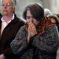 EMOTSIONAALSED FOTOD: Prantsuse Alpide õnnetuspaiga lähedal peeti ohvrite mälestuseks spetsiaalset missat
