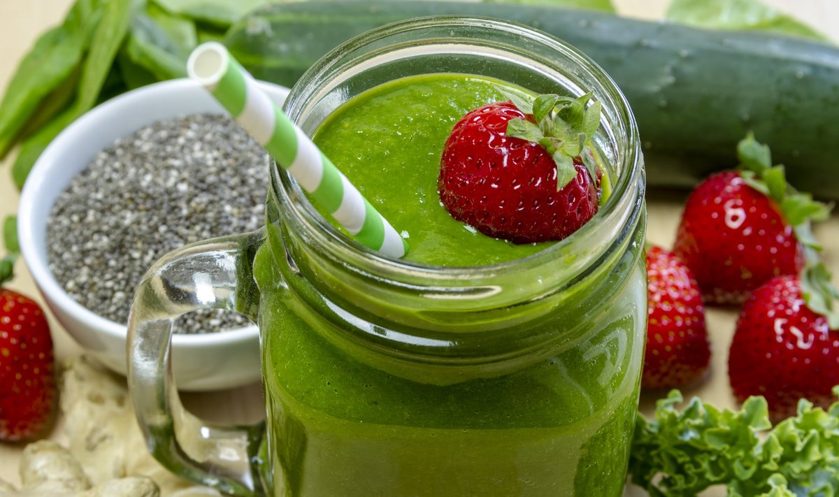Roheline smuuti sisaldab palju kasulikke vitamiine ja mineraalaineid.