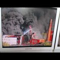 FOTOD ja VIDEO: Sillamäel põleb tööstusettevõtte Silmet hoone: üle linna levib mürgine suits, elanikel palutakse varjuda siseruumidesse