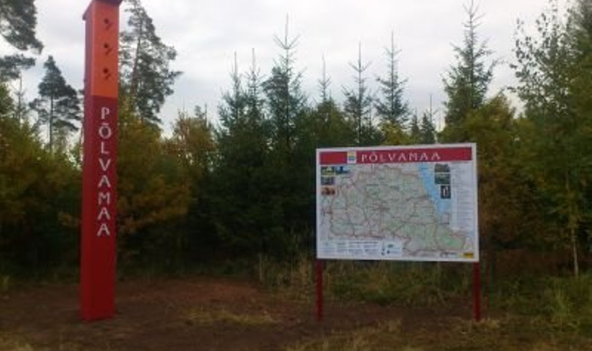 Uus pesapuu ja maakonna kaart Laheda vallas Võrumaa piiril. Foto: erakogu