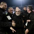 Relvaga platsile tormanud Kreeka jalgpalliklubi omanik sai karistuse teada