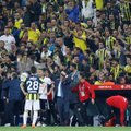 VIDEO | Türgi derbil puhkesid rahutused, Besiktase peatreener viidi peavigastusega haiglasse
