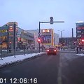 ВИДЕО: На перекрестке Хобуяама красный свет водителям не помеха