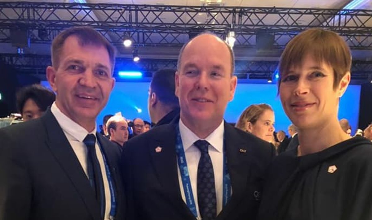 Eesti president Kersti Kaljulaid (vasakul) ROK-i poolt korraldatud vastuvõtul koos Monaco prints Alberti ja Eesti Olümpiakomitee presidendi Urmas Sõõrumaaga.