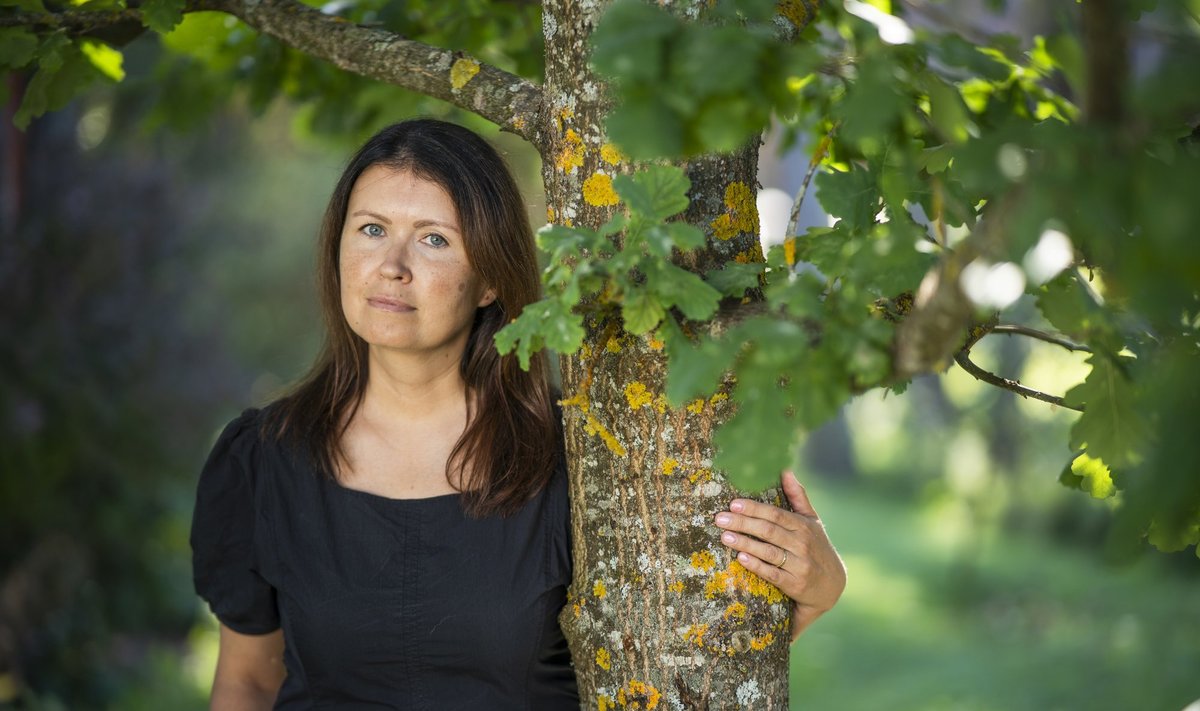 ABIELUSÕRMUS POSTUUMSELT Kätlin sai abielusõrmused kullassepalt vahetult enne Toomase matust. Ta pani abikaasale sõrmuse sõrme tema ärasaatmise päeval. 
