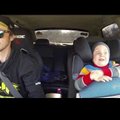 VIDEO | Naera puruks! Vaata, kuidas reageerib poiss, kes isaga koos driftib
