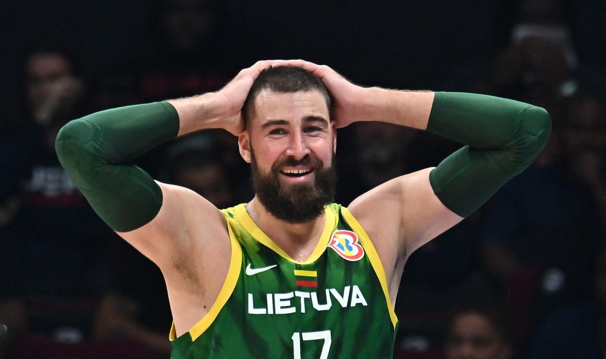 Jonas Valanciunas rõõmustab edasipääsu üle.