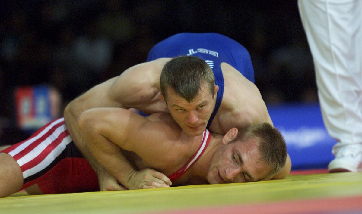 Valeri Nikitin (sinises) murdis Sydney olümpial nimekaid vastaseid, kuid jäi ikka medalita.