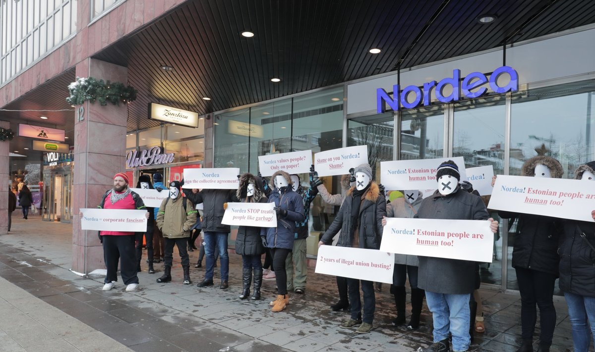 Eesti pangatöötajate pikett Nordea peakontori ees