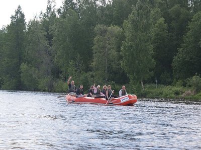 Kiire Narva jõgi viib ka vähese aerutamisega edasi.