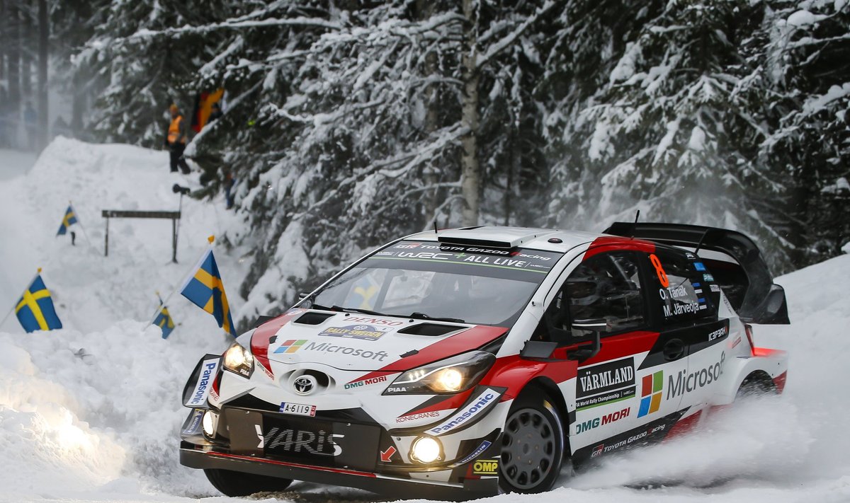 Ott Tänak ja Martin Järveoja pidid Rootsi ralli avapäeval konkurentidele teed lumest puhastama.