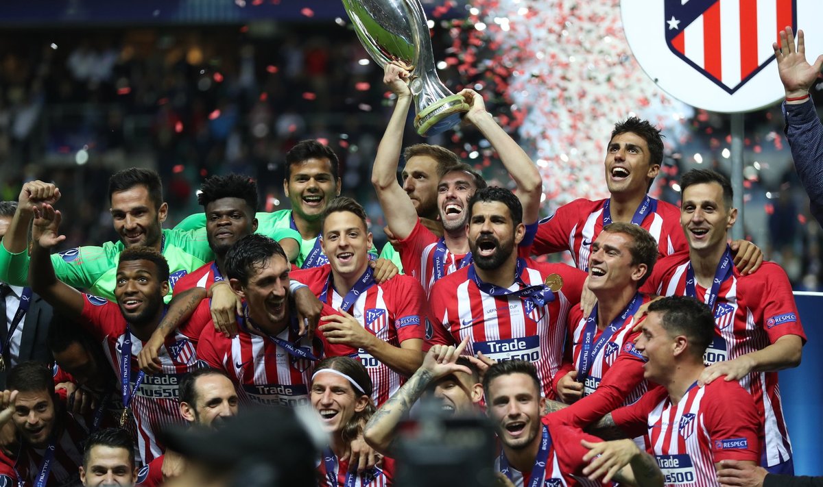 Madridi Atlético mängijad Lilleküla staadionil Superkarika võitu tähistamas. Klubi ajaloos oli see kolmas Superkarika võit.