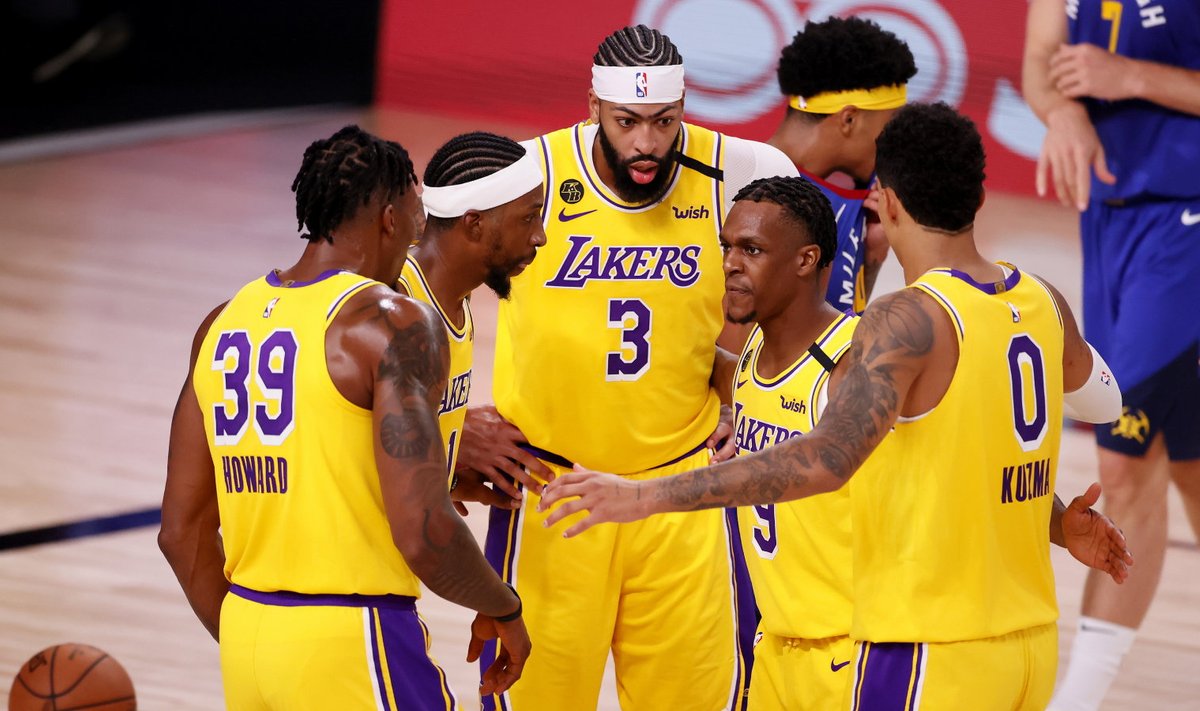 Los Angeles Lakersi mängijad said võrdlemisi kergelt õhtule.