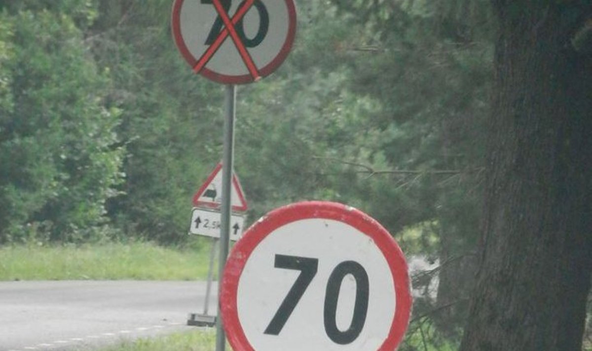 Liiklusmärgid Vana-Pärnu maanteel
