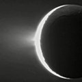 Geisrid Saturni kuu pinnal purskavad vett otse kosmosesse