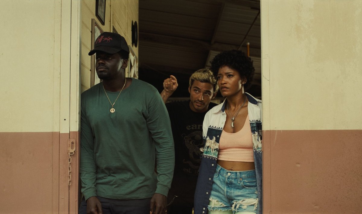 Kuna Peele’i filmis on peaosades mustanahalised, on osa kriitikuid näinud ka uues filmis viidet mustanahaliste allasurutusele Hollywoodi ajaloos ja tänapäeva filmikultuuris. Fotol Daniel Kaluuya (vasakult), Brandon Perea ja Keke Palmer