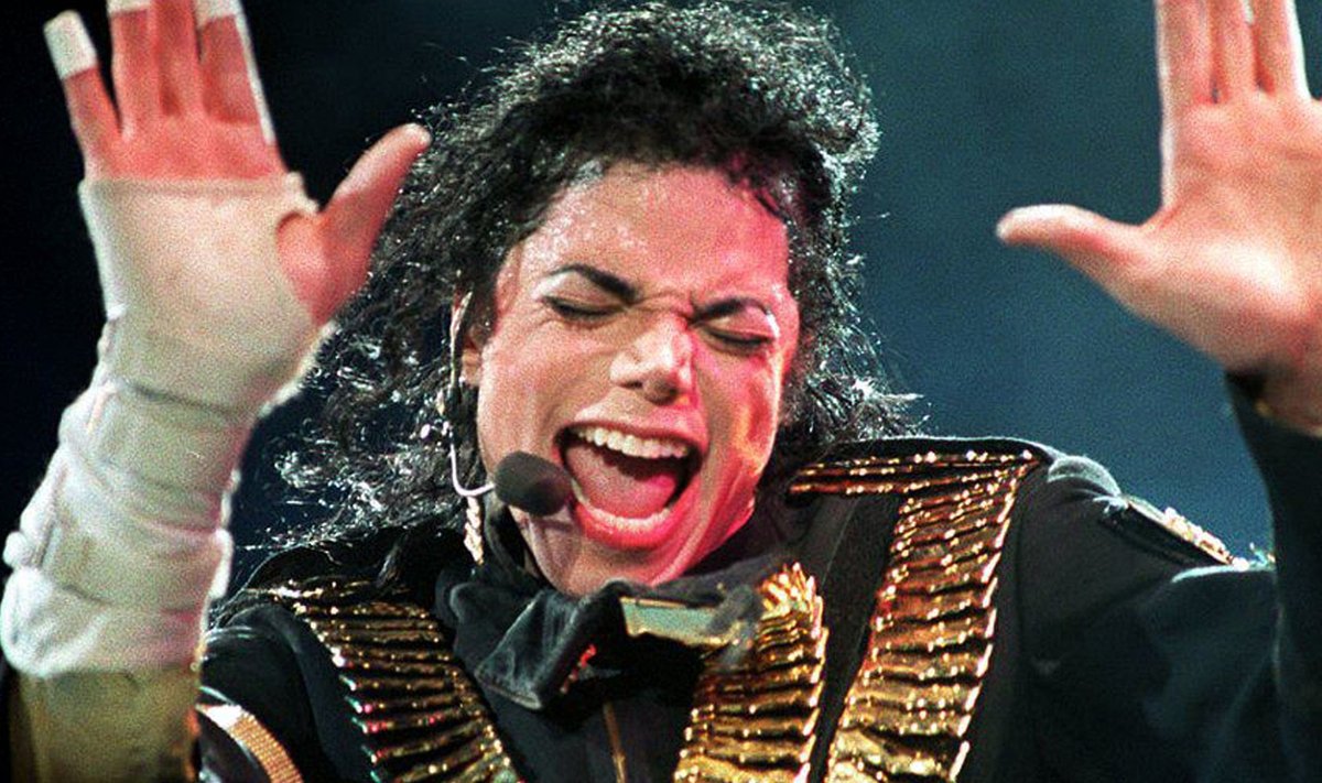 Michael Jackson esineb „Dangerous’i” tuuril Singapuris 31. augustil 1993
