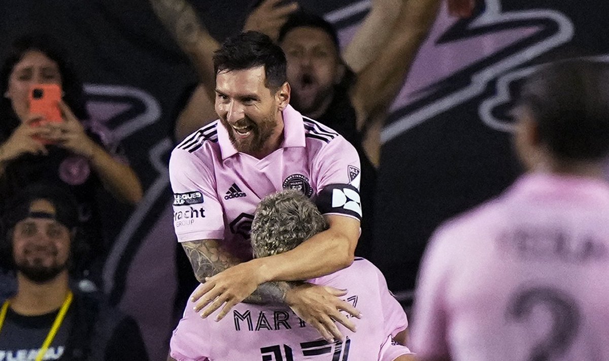 Lionel Messi tähistab väravat