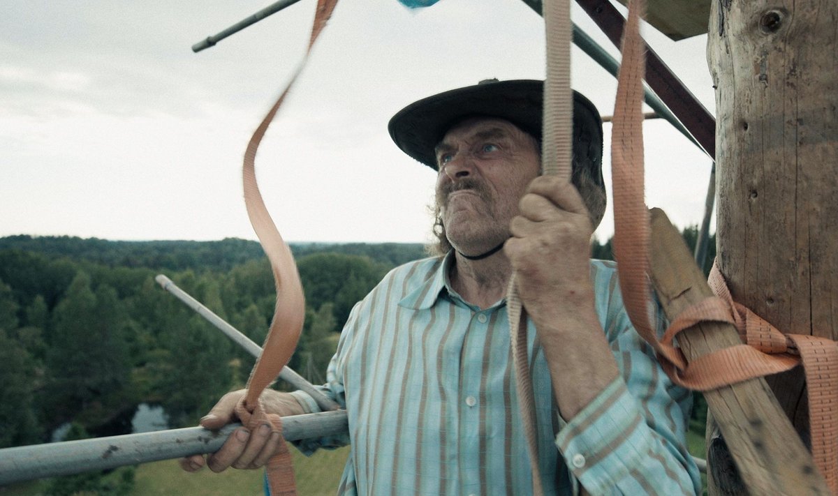 Peale Kalju (fotol) ja režissööri oli üleval tornis ka helimees. „Osa võtteid tegime teleskooptõstukiga ja see oli märksa hirmsam, sest see kõikus tuule käes ikka korralikult,“ meenutas Kullar Viimne.