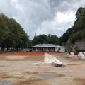 FOTOD | Kaarli puiesteel asuti Eesti spioonipõneviku filmivõtete jaoks vanu tenniseväljakud taastama